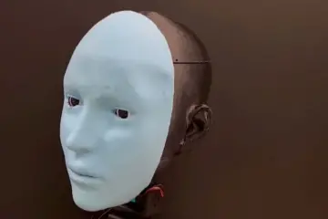 İnsan Mimiklerini Taklit Eden Robot